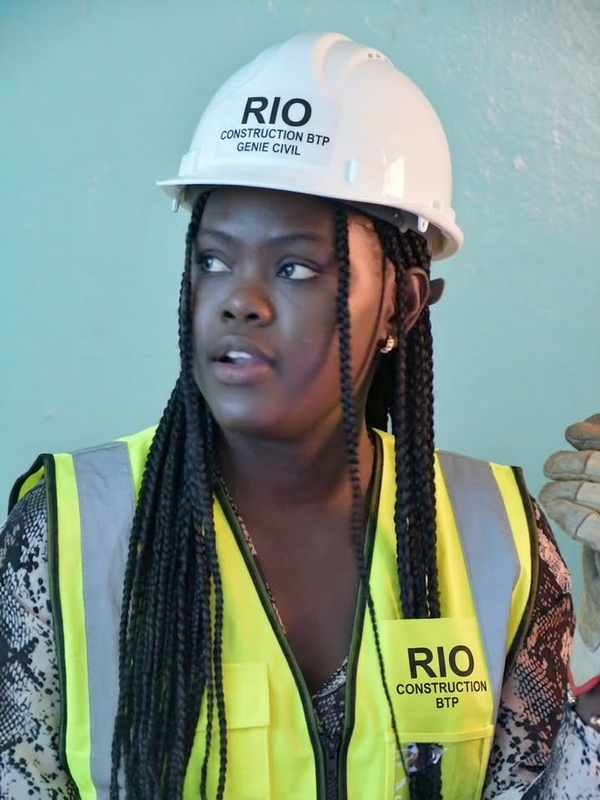 Mme Sène, responsable financière de Rio Construction BTP